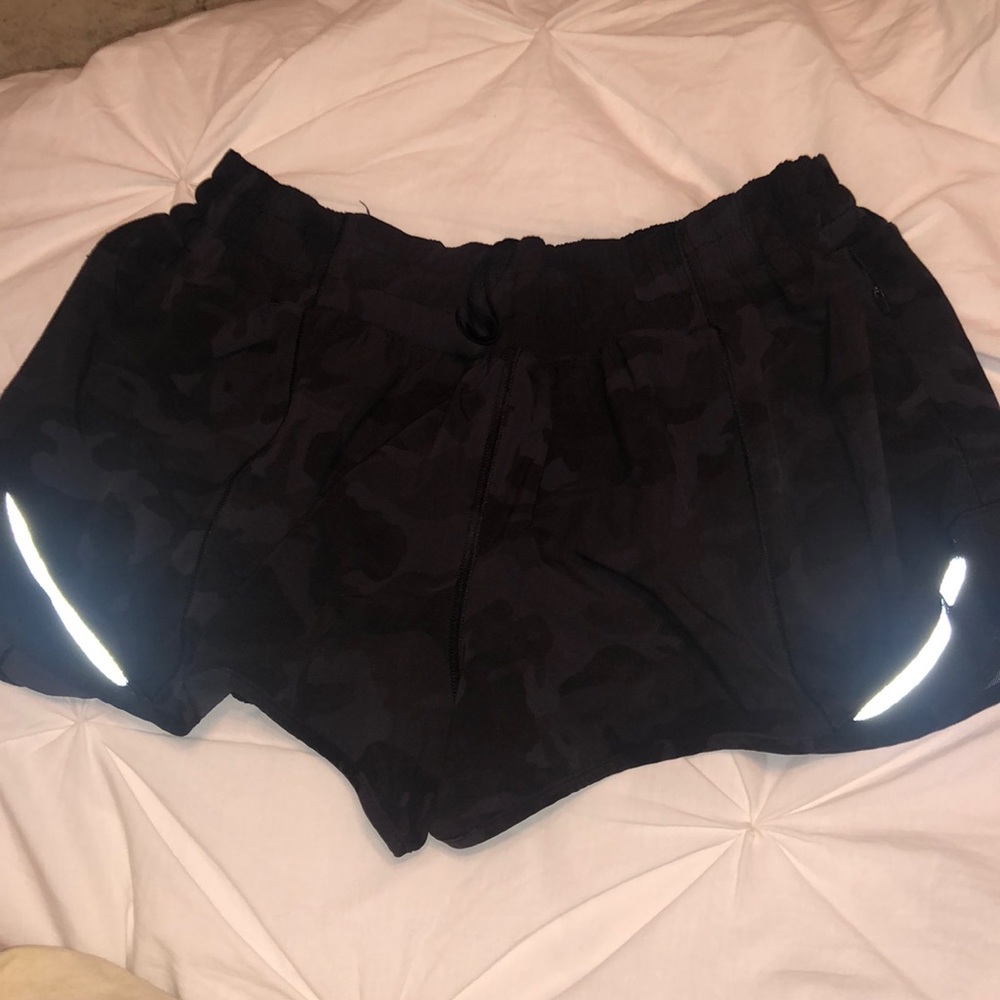 Lululemon Hotty hot short 2.5